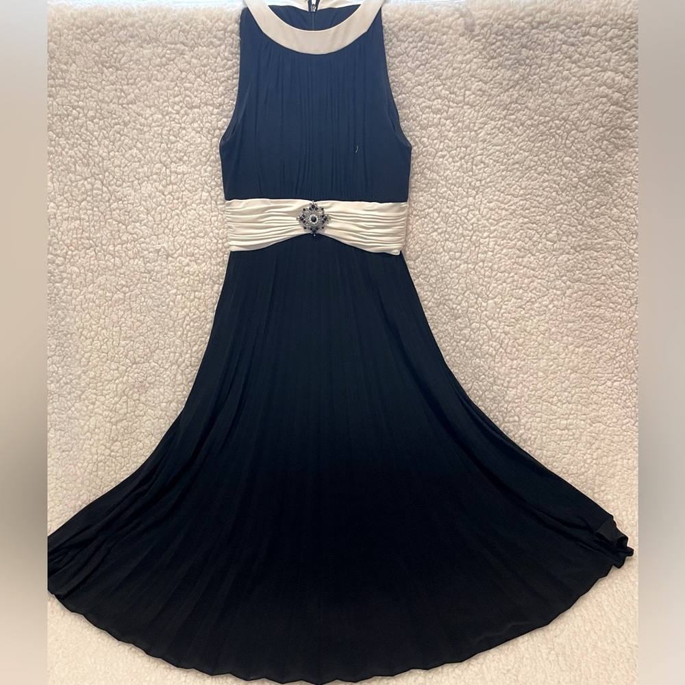 Black and cream pleated dress size 4P
